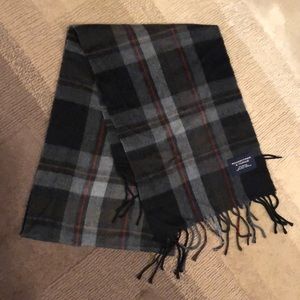 NWOT Roundtree & Yorke Made in Italy Men’s Scarf
